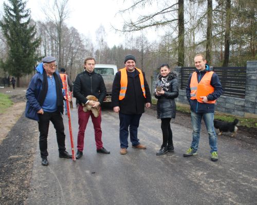 Komisja podczas odbioru drogi w miejscowości Rybianka