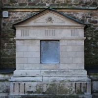 Grobowiec Marii i Mikołaja Radziwiłłów na zewnętrz kościoła św. Zygmunta