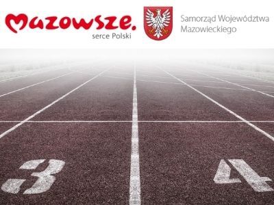 Bieżna lekkoatletyczna oraz logo Mazovia serce Polski i logo Samorządu Województwa Mazowieckiego